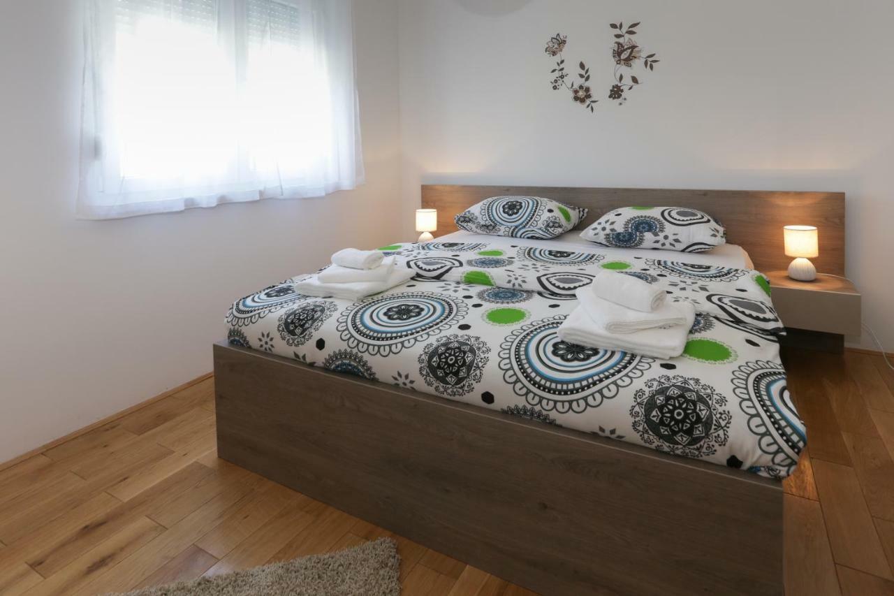 Life - New And Luxury Holiday House Kastela Exterior photo